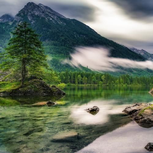  یادمه من روزای اول غروب و طلوع و باهم بودیم با صدای دختر