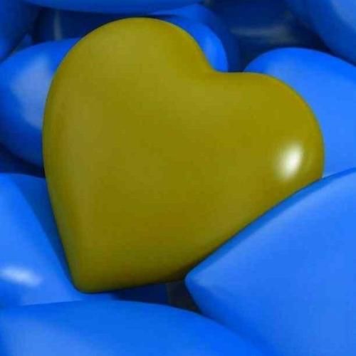 روی لباته یه رژ مات بغلمی
